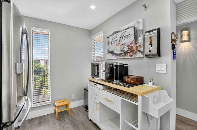 Building Photo - 20 Royal Palm Way