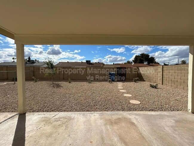 Building Photo - 3416 S Westfall Ave