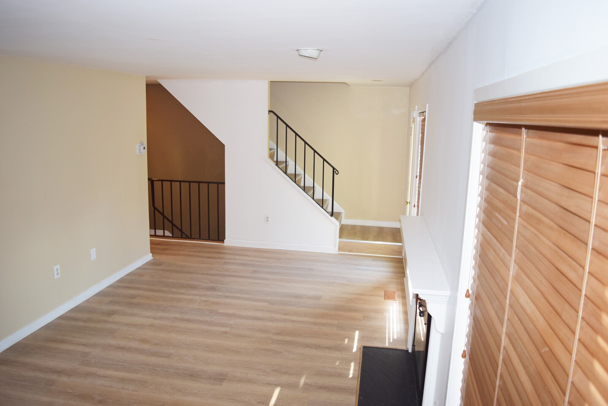 Building Photo - 9745 Lake Shore Dr