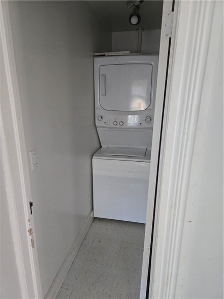 Building Photo - 114 Seager St
