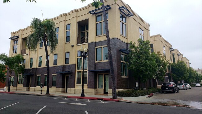 Building Photo - Santa Ana Loft