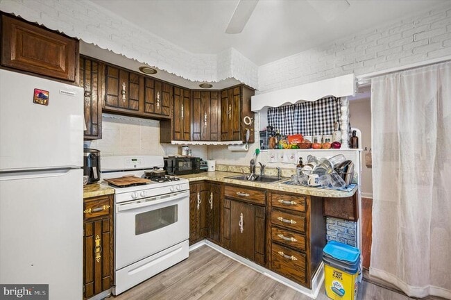 Building Photo - 1820 N Mascher St