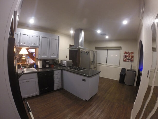 Primary Photo - 6002 Hazelbrook Ave