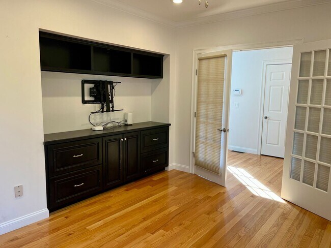 Building Photo - Lawton Lane Management