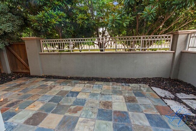 Building Photo - 194 S Veracruz Pl