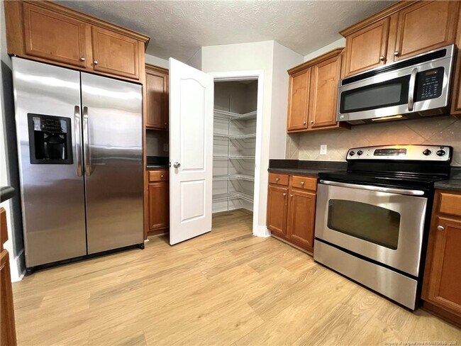 Building Photo - 240 Declaration Dr