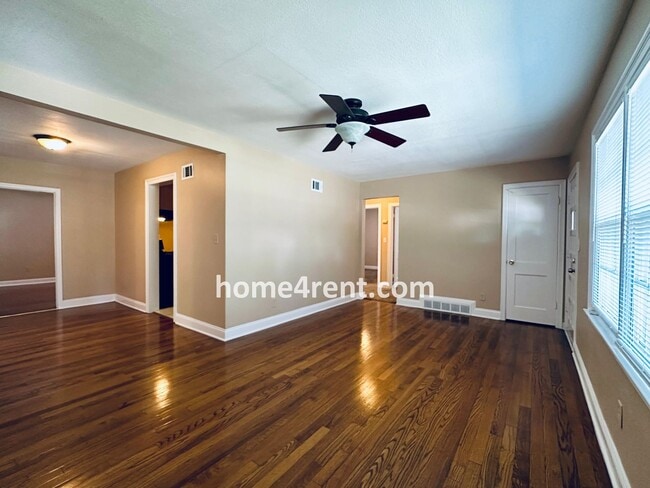 Building Photo - Cozy Ranch Style Home in Roeland Park w/ W...
