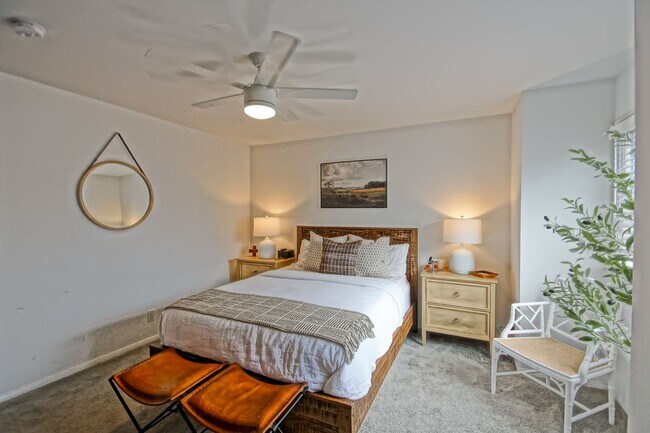 Building Photo - CHARMING & SPACIOUS, 5BR3.5BA HOME W/ PRIVATE YARD, BALCONY & SPRAWLING LIVING SPACE NEXT TO SAND...