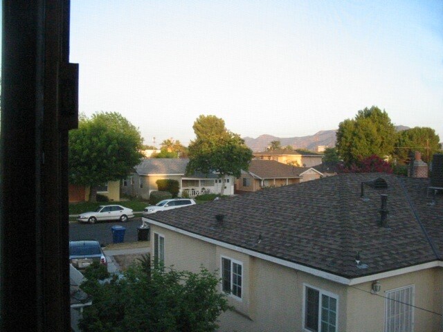 View of neighborhood from upstairs bedroom - 5529 Cartwright