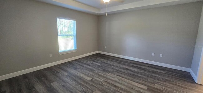 Building Photo - 211 Oak Ln Cir