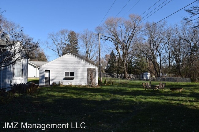 Building Photo - 2 br, 1.5 bath House - 1428 Pontiac Trail