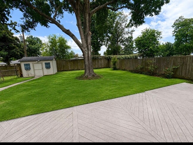 Building Photo - 10415 Norton Dr