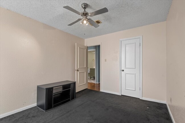 Building Photo - 13022 Hollow Brook Dr