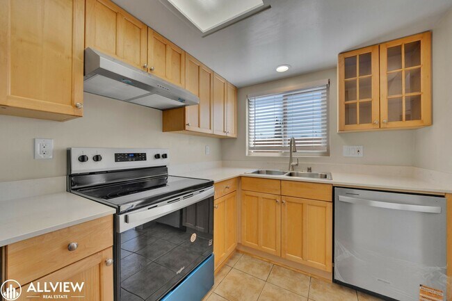 Building Photo - Beautifully Renovated 2-Bedroom Corner Tow...