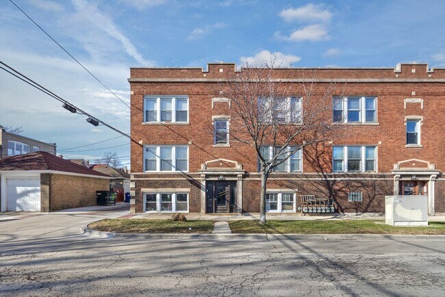 Building Photo - 1838 50th Ct