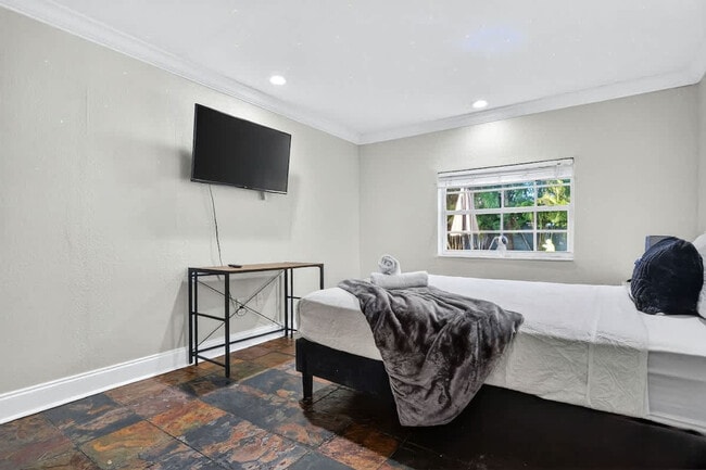 Building Photo - 2423 NE 202nd St