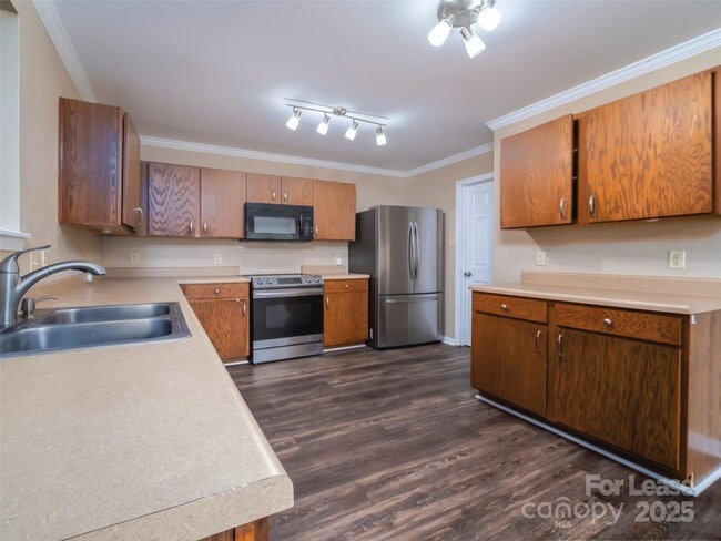 Building Photo - 910 Torsion Lane