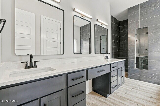 Building Photo - 1807 Ritzy Lou Pl