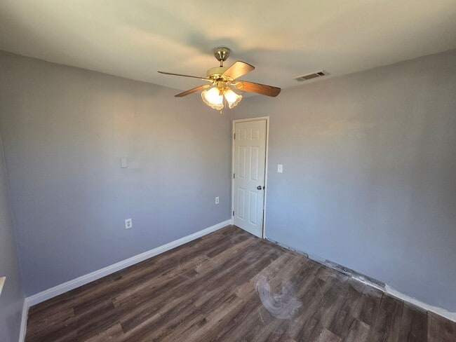 Building Photo - Beautifully Remodeled 3 Bed, 2 Bath Home for Lease!