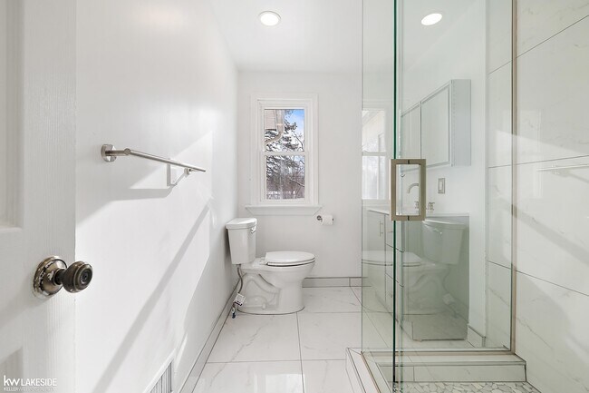 Building Photo - 7618 Sylvan St