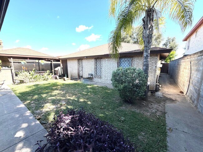Building Photo - 3611 Cancun Loop