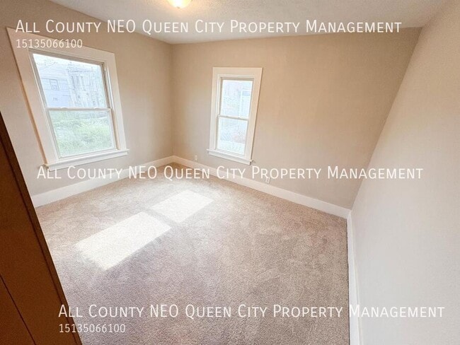 Building Photo - 22 E Siebenthaler Ave