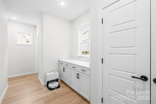 Building Photo - 6104 Balham Ct