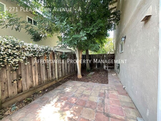 Building Photo - 4271 Pleasanton Ave