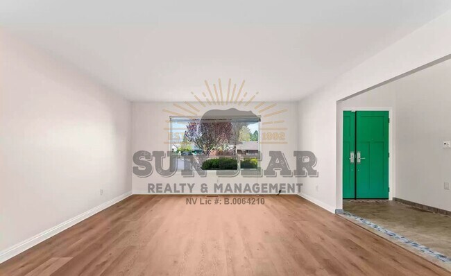 Building Photo - 4 Bedroom in Reno!!!  Great Location!