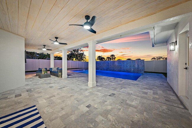 Building Photo - 491 Sunset Way