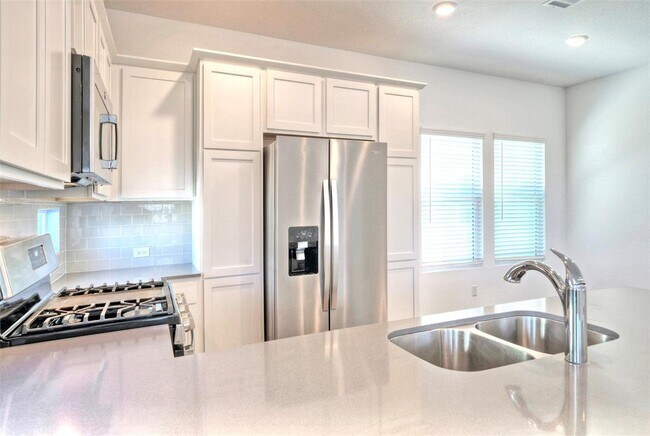 Building Photo - 201 Rioja