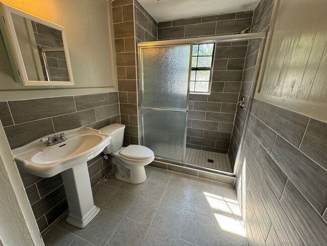 Building Photo - 3BR/1BA Home