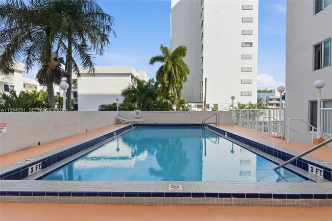 Building Photo - 1345 Lincoln Rd