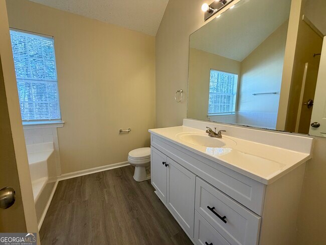 Building Photo - 260 Windscape Dr