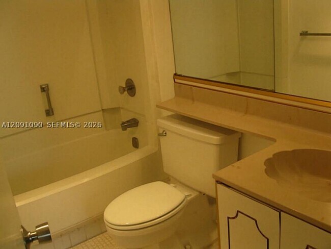Building Photo - 14221 N Kendall Dr