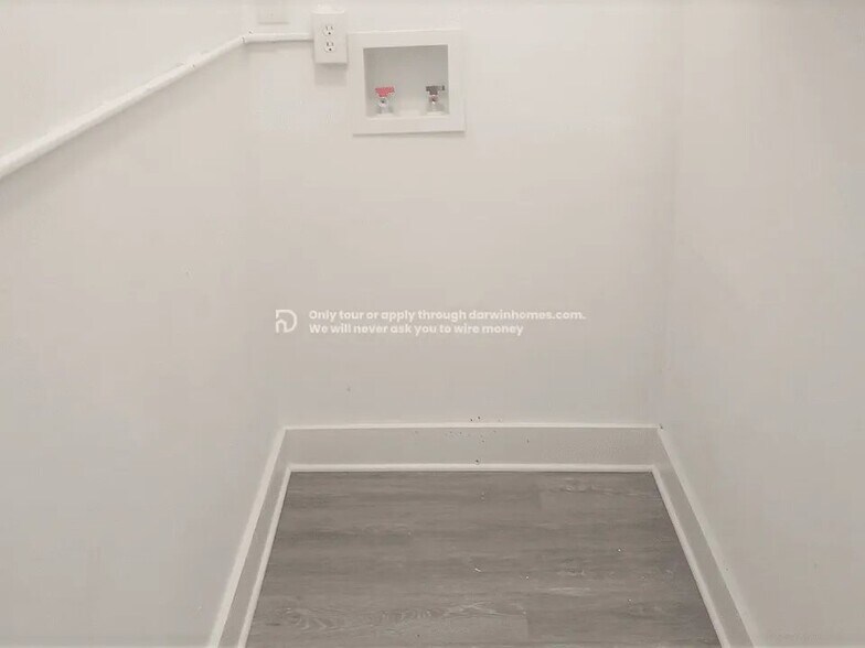 Building Photo - 626 E Ormsby Ave