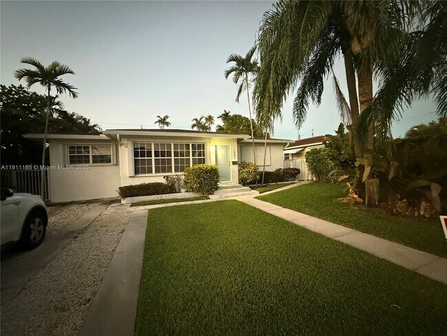 Building Photo - 1847 Wiley St