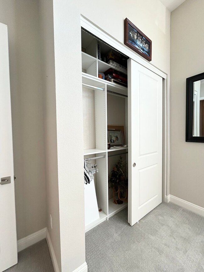 Building Photo - Luxury 55+ Executive Home- Fully Furnished