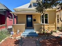 Building Photo - 3 Bedroom 2 Full Bath Renovated Single Fam...