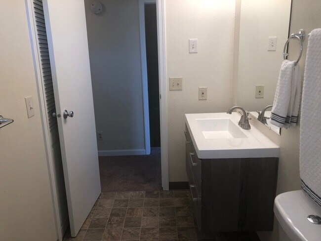 Building Photo - Charming 2 Bedroom, 2 Bonus Room Home with Beautiful Water view from Porch! Pets Negotiable!