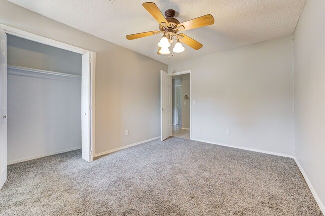 Building Photo - ** Move-In Special - $500 Off ** Charming ...