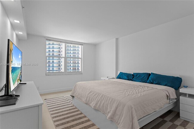 Building Photo - 2501 S Ocean Dr