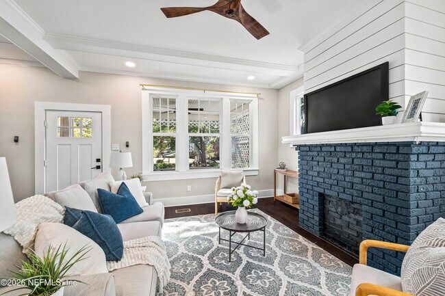 Building Photo - 2843 Oak St