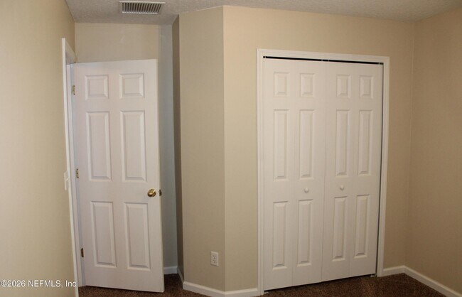 Building Photo - 684 Sid Dr