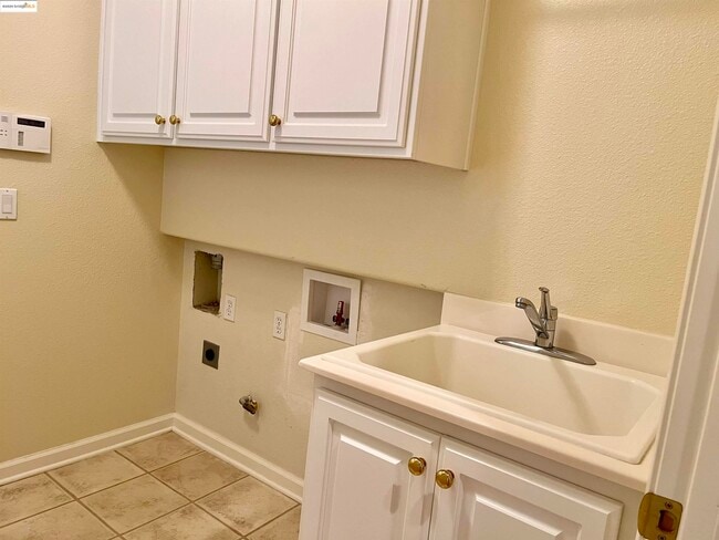 Building Photo - 1381 Bonum Way