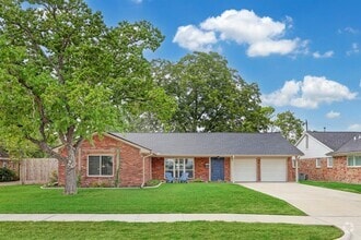 Building Photo - 2910 Freshmeadows Dr