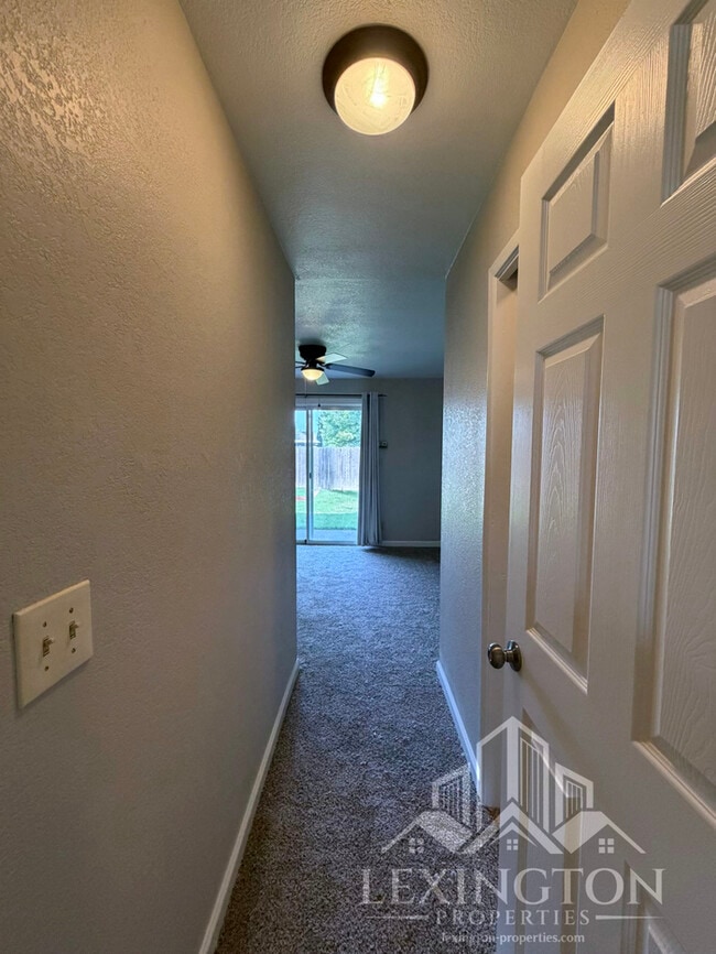 Building Photo - Lovely updated, 3BD/2BA, Home in Rocklin – off Pacific St. near Hwy 80 Access!