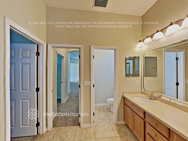 Building Photo - 2627 Spicebush Loop