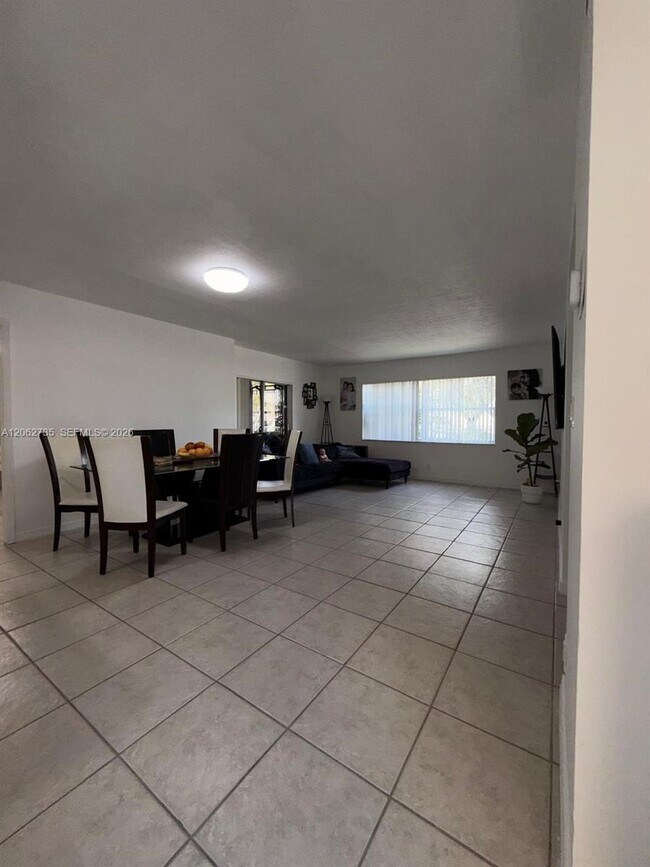 Building Photo - 12193 Royal Palm Blvd