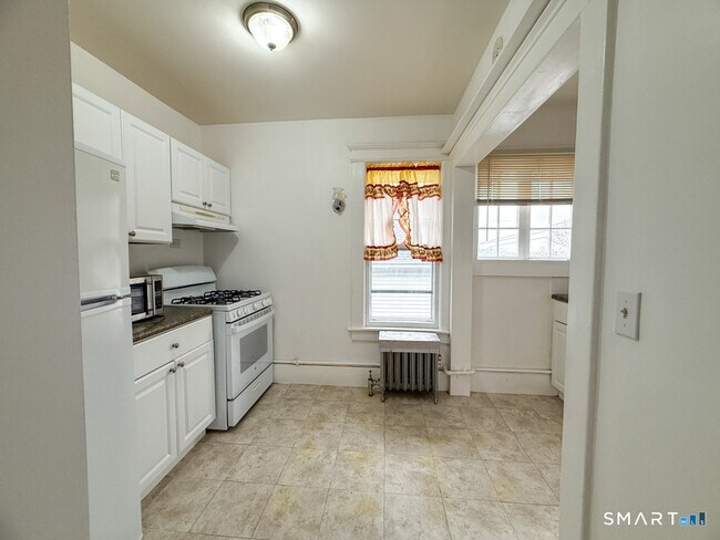 Building Photo - 13 Park Ave